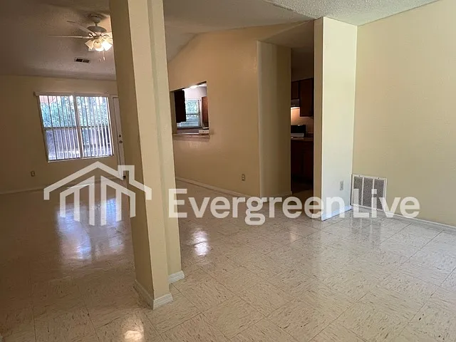 2 bed, 2.0 bath, 1135 sqft, $1,295 — Photo 2