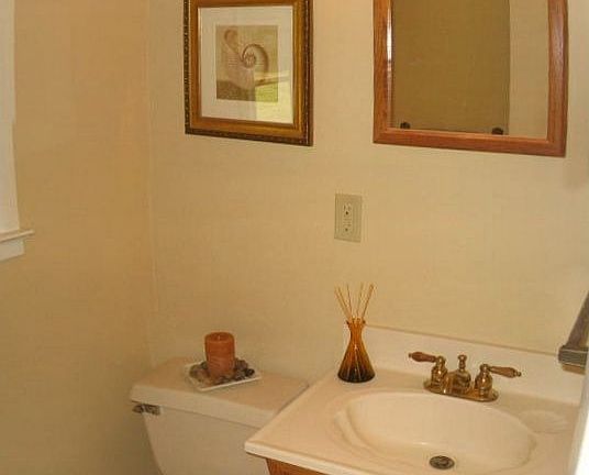1/2 Bathroom