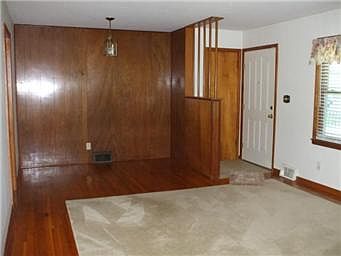 2nd image of 105 W 91st St