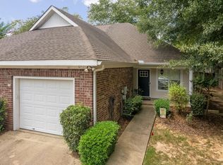 317 Sweetwater Ln, Hattiesburg, MS 39402