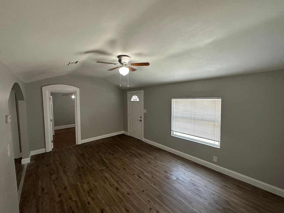 1st image of 776 14th Ave S