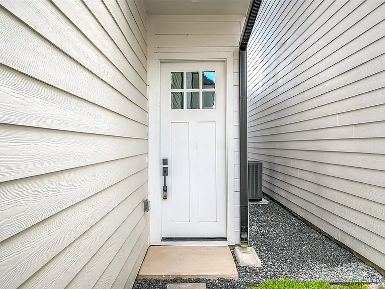 1216 McNeil St — Photo 2