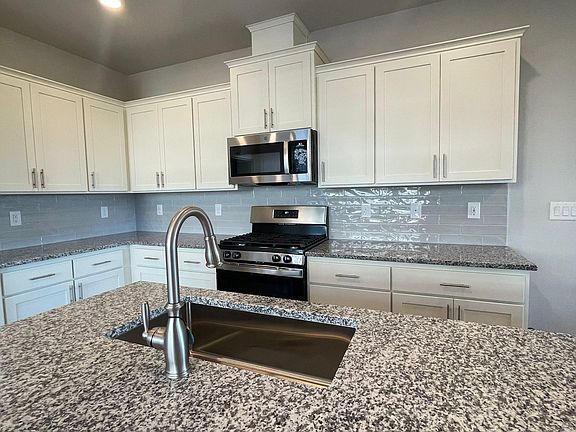3rd image of 3823 SE Hematite Ln