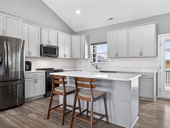 2nd image of 3951 Carolina Rd