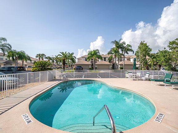 4th image of 304 Espana Ct #304