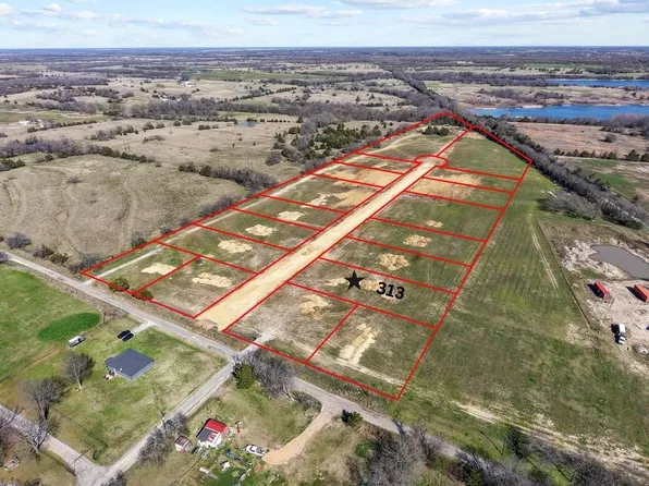 313 Roundtree Cir, Wolfe City, TX 75496