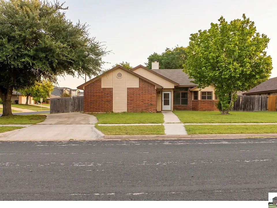 4916 Glass Mountain Dr
