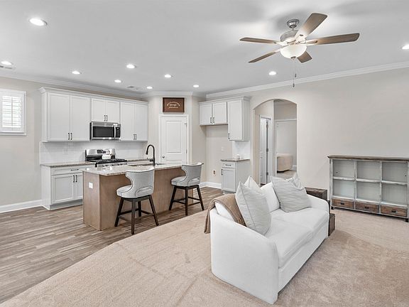 5th image of 109 Townsend Ave