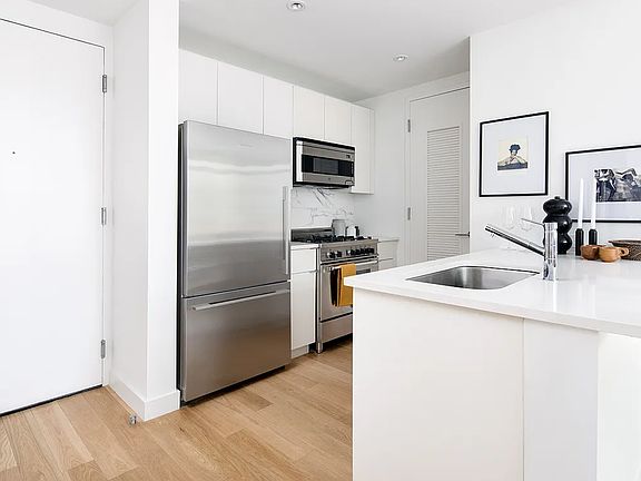 2nd image of 515 9th Ave #12G