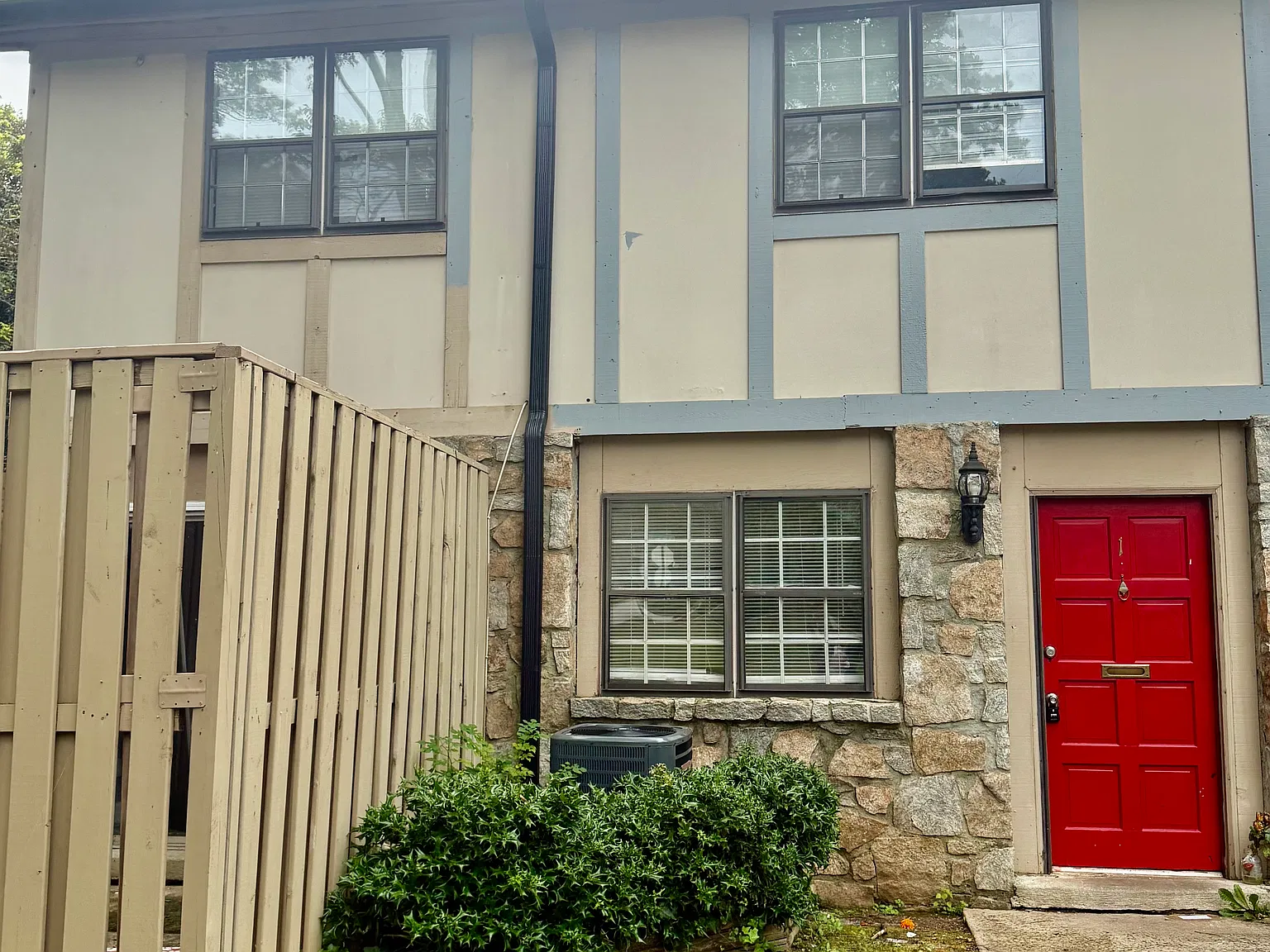 2 bed, 1200 sqft, $1,600 — Photo 2