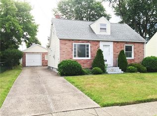 221 Aris Ave, Cheektowaga, NY