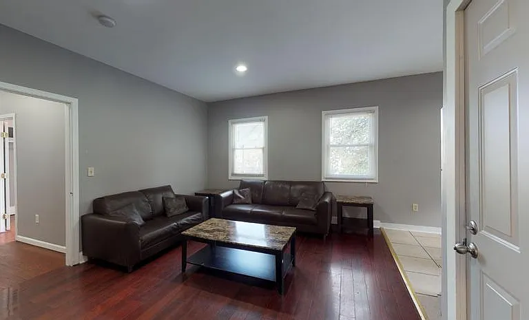 201 Comstock Ave #2R — Photo 2