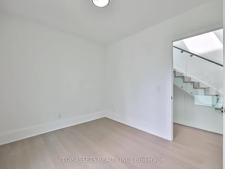 101 Erskine Ave #Townhouse 10 — Photo 38