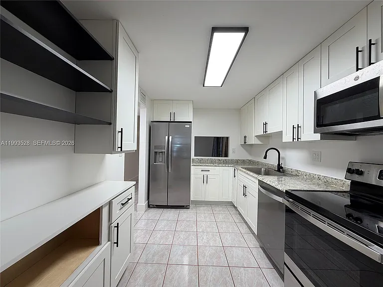 400 Commodore Dr #101 — Photo 6