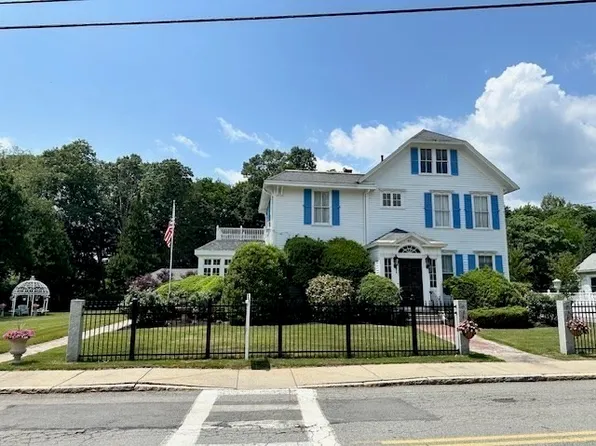 46 Capron St, Uxbridge, MA 01569