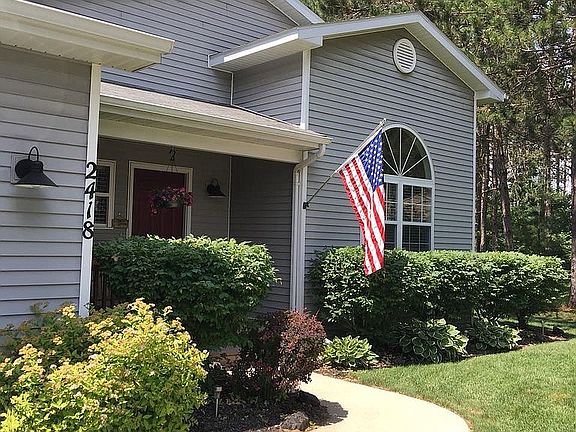 2nd image of 2418 Sadie Ln