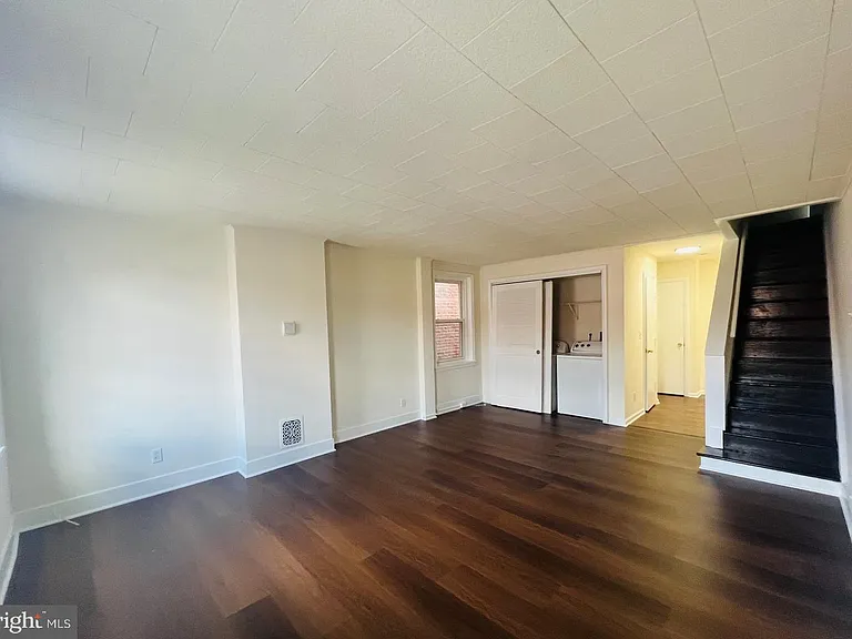 336 Barclay St #B — Photo 3