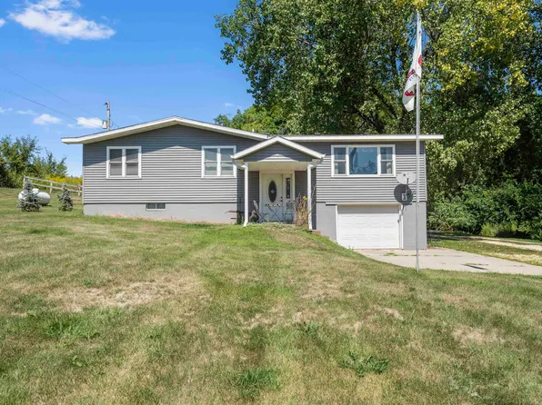 35968 Marengo Rd, Colesburg, IA 52035