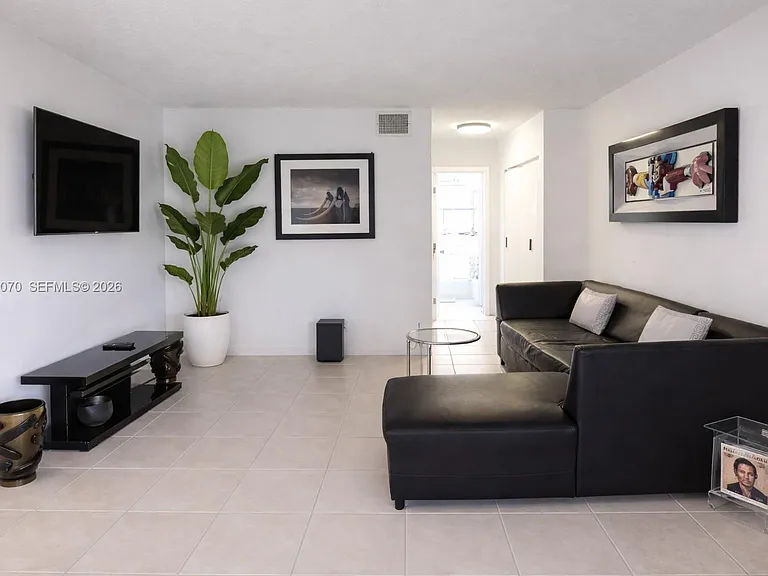 500 NE 2nd St #221 — Photo 1