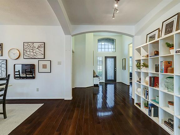 The entry/foyer connects with the dining room