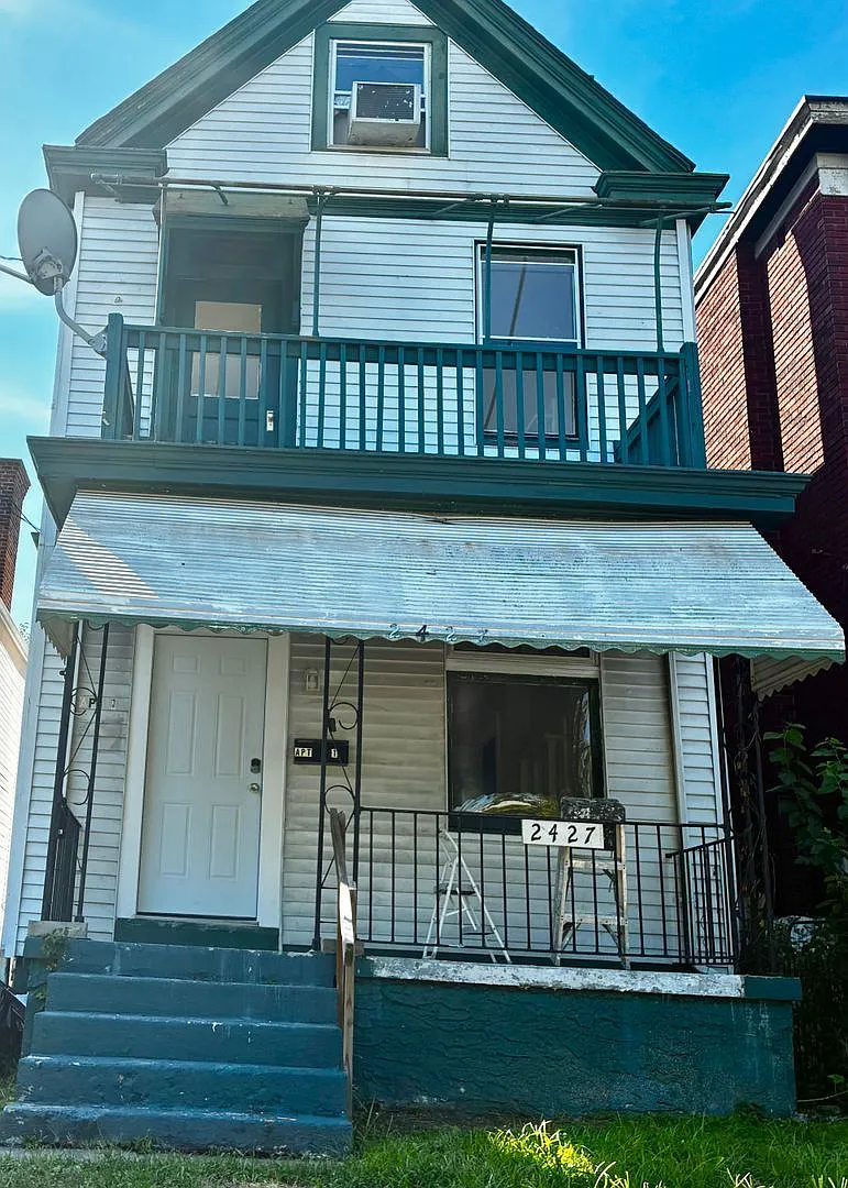2427 Dover St — Photo 1
