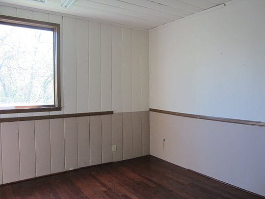 2nd image of 1121 S Main St