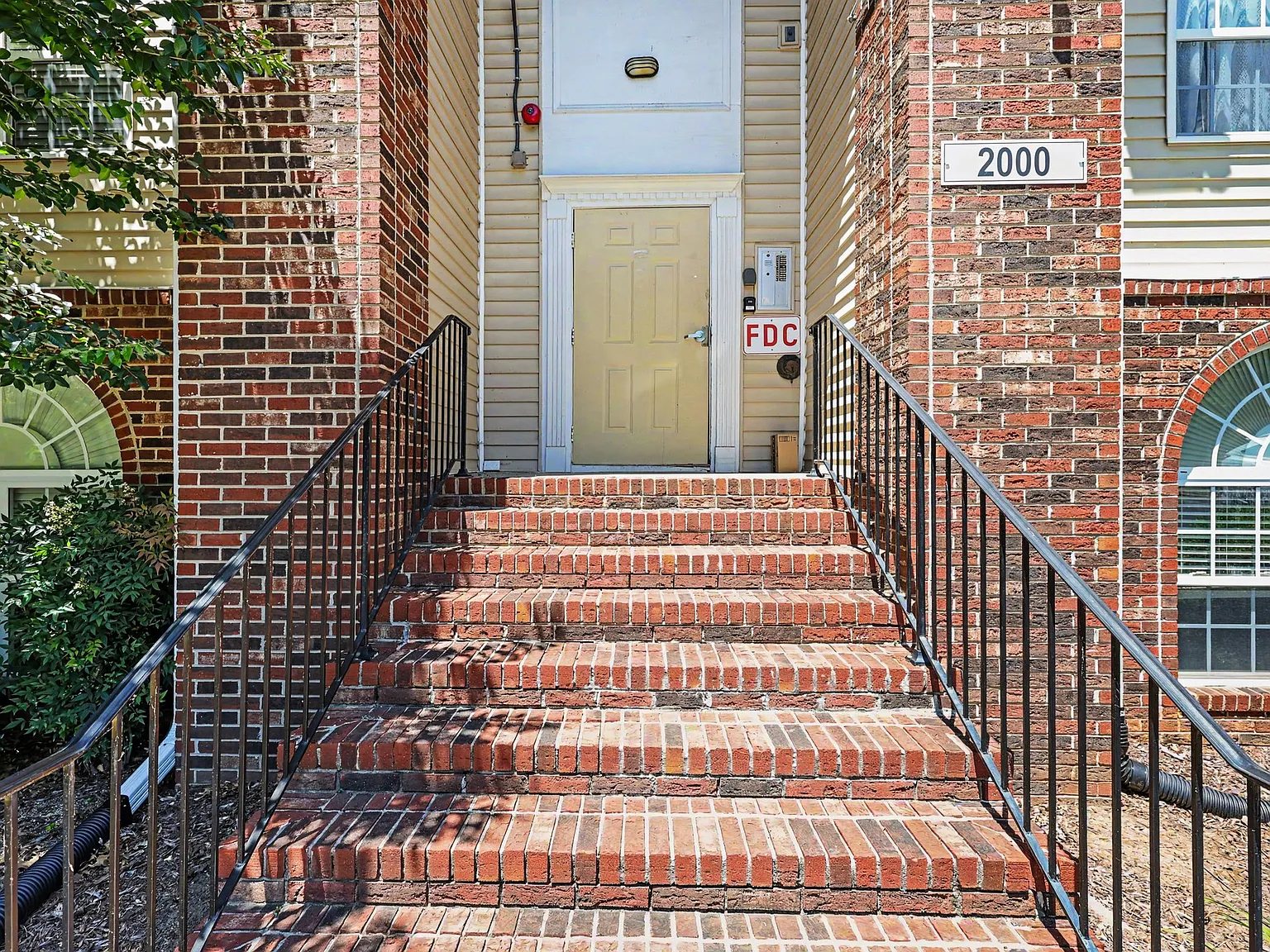 2 bed, 1307 sqft, $1,800 — Photo 2