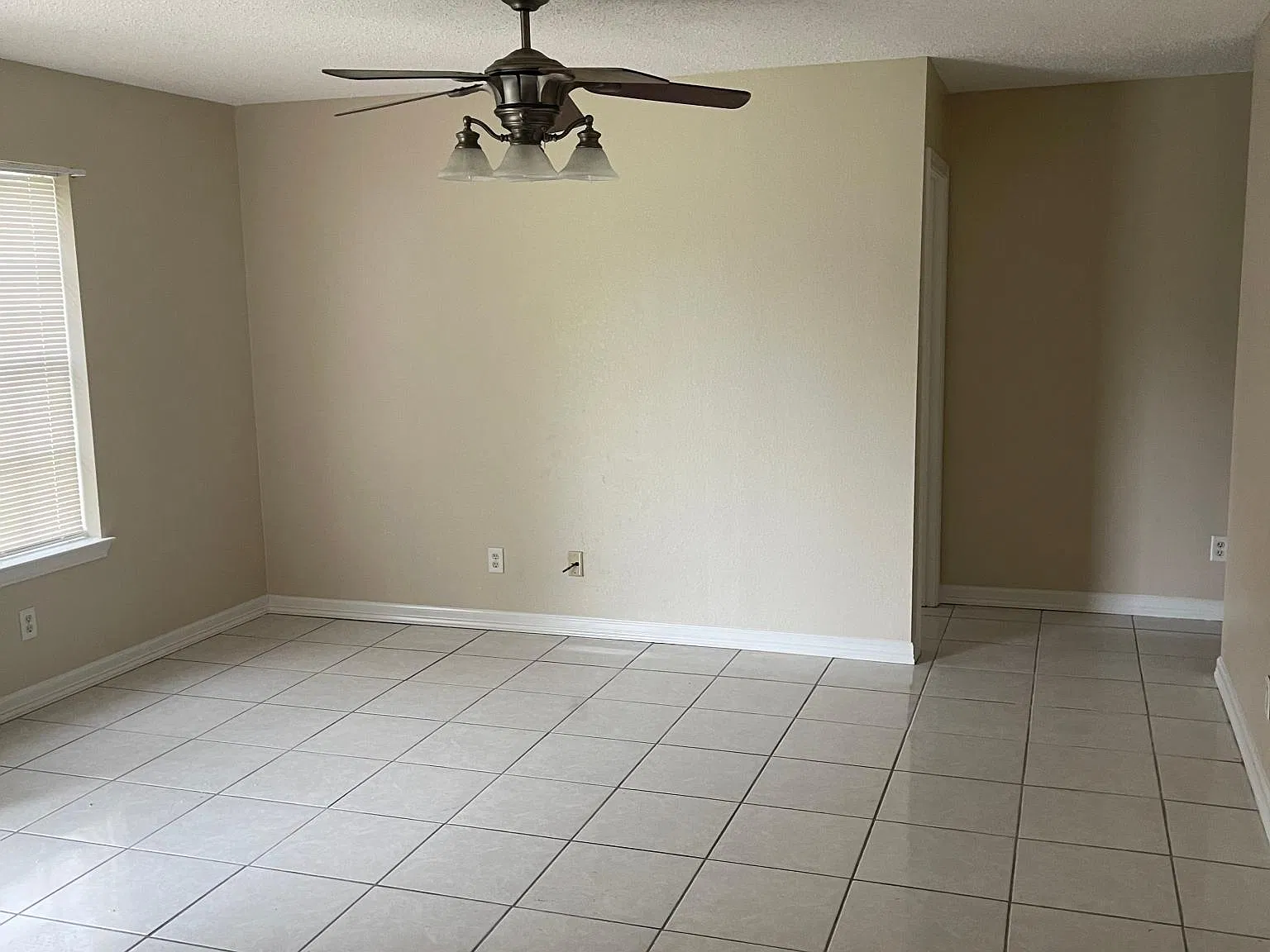 3 bed, 1042 sqft, $1,500 — Photo 2