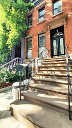 Rented by R New York