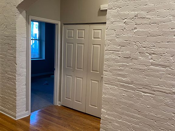 Archway in living room to bathroom and bedrooms