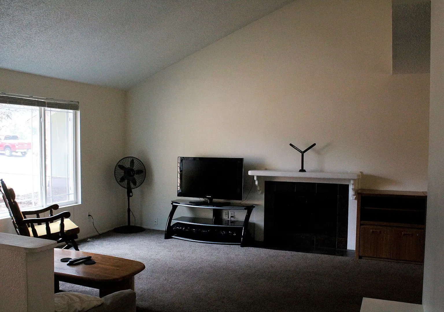 Conifer Park Three Bedroom for Rent! Available Now! Huge, Fully Fenced Yard! — Photo 3