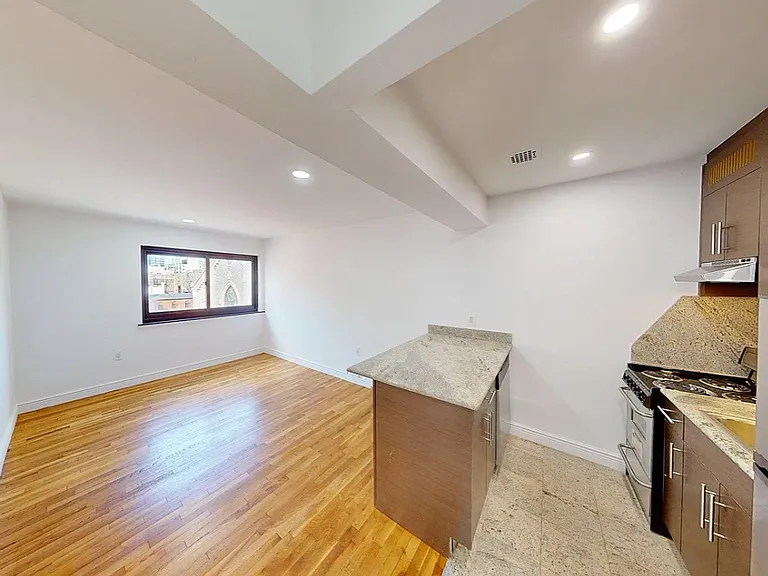50 Prince St #4E — Photo 1