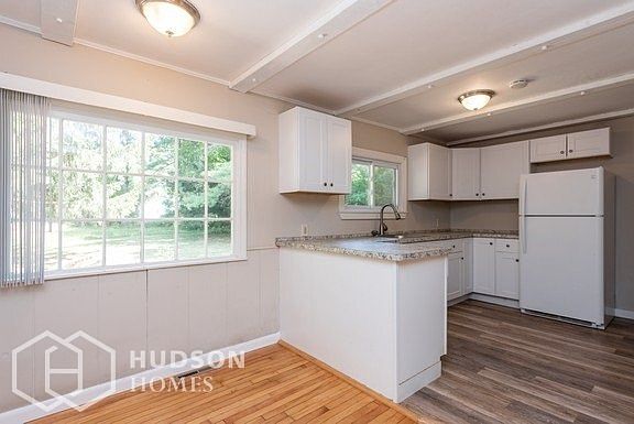 4th image of 2 Clover St