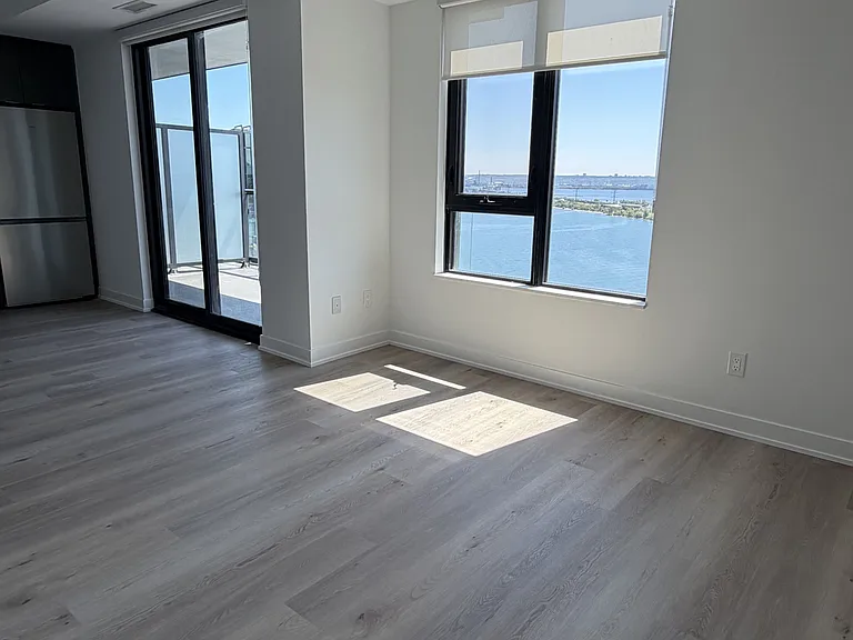2075 Lakeshore Rd #2307 — Photo 6