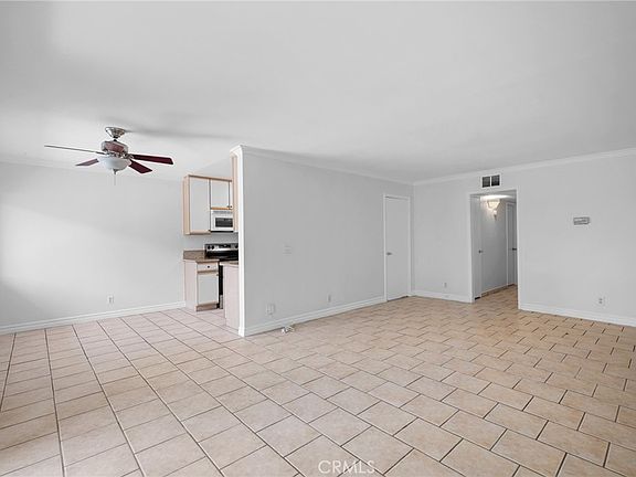5th image of 121 Sinclair Ave Unit 107