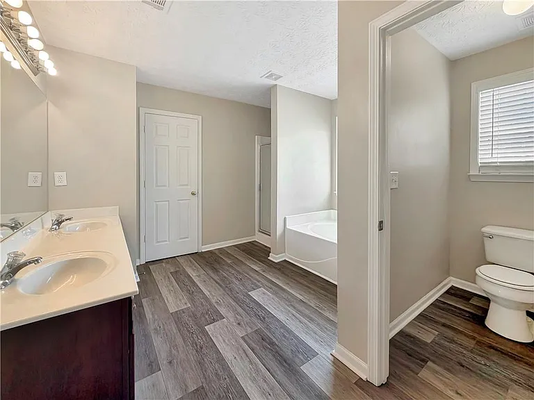 1210 Skylar Ridge Cir — Photo 24
