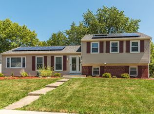 121 Ellington Dr, Schaumburg, IL 60194