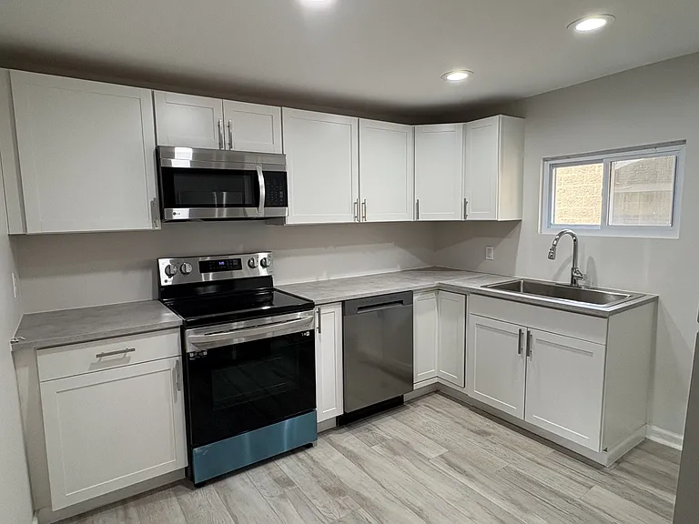 2715 James St #2 — Photo 1