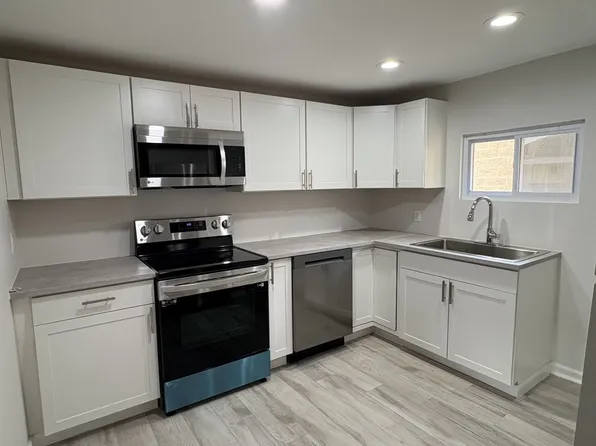 2715 James St APT 2, Syracuse, NY 13206