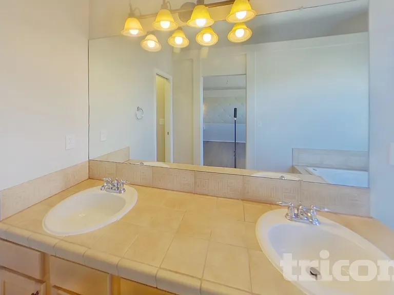 12204 Angelina Dr — Photo 8