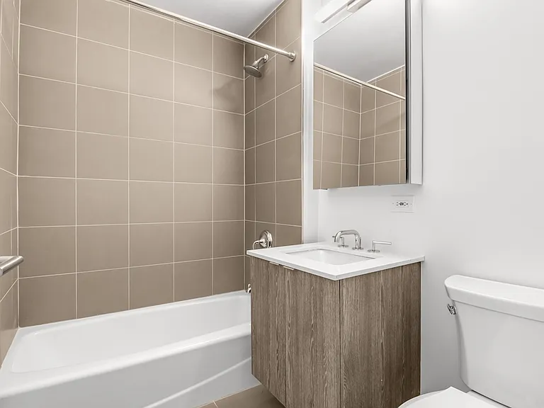 520 W 43rd St #8E — Photo 8
