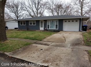 1710 Wildwood Rd, Bloomington, IL 61704