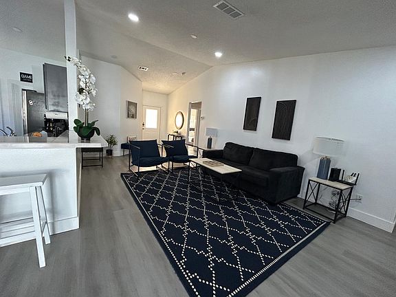 3rd image of 7803 Laurel Oak Ln
