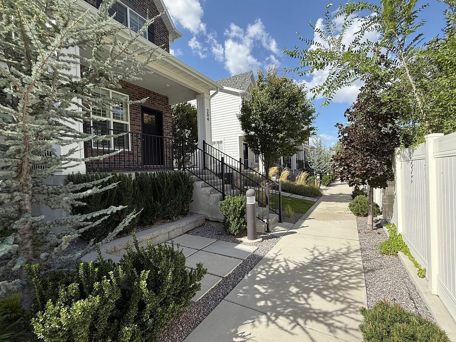 4 bed, 3.5 bath, 2700 sqft, $2,795 — Photo 3