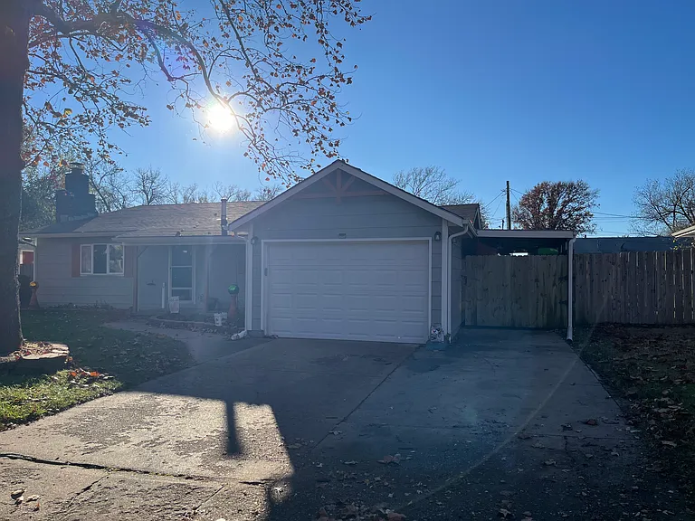 609 Edgewood Dr — Photo 2