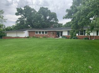 1091 Lost Nation Rd, Dixon, IL 61021