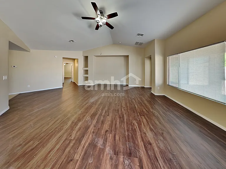11369 W Lincoln St — Photo 4