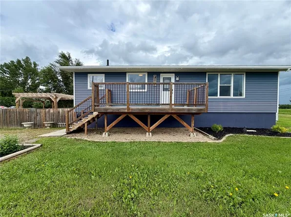4 Saskatchewan AVENUE, Tuxford, SK S0H 4C0