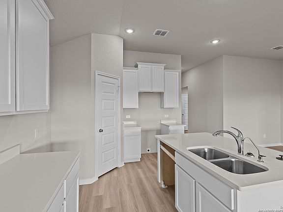 5th image of 10512 Eddleman Cove