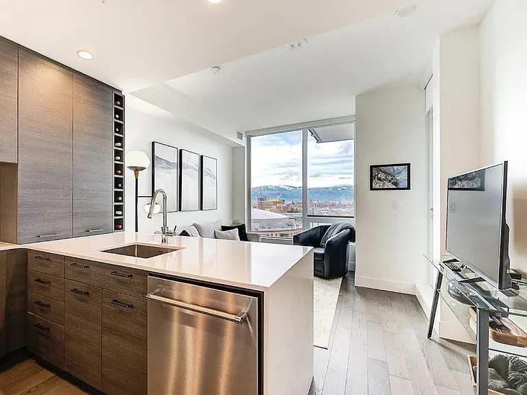 1181 Sunset Dr — Photo 8